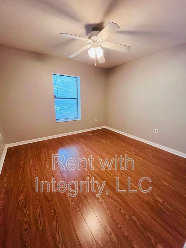 Building Photo - 581 Holyoke Ct