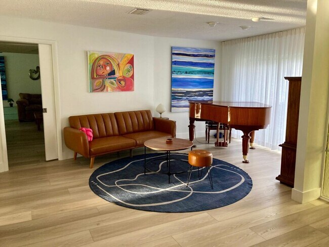 Building Photo - 2780 Landmark Dr