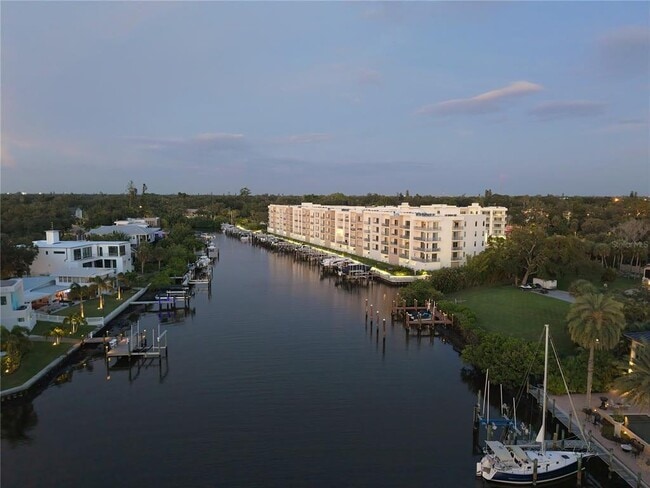 Building Photo - 1709 N Tamiami Trl
