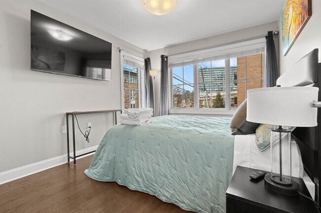Building Photo - 200 Laird Ave