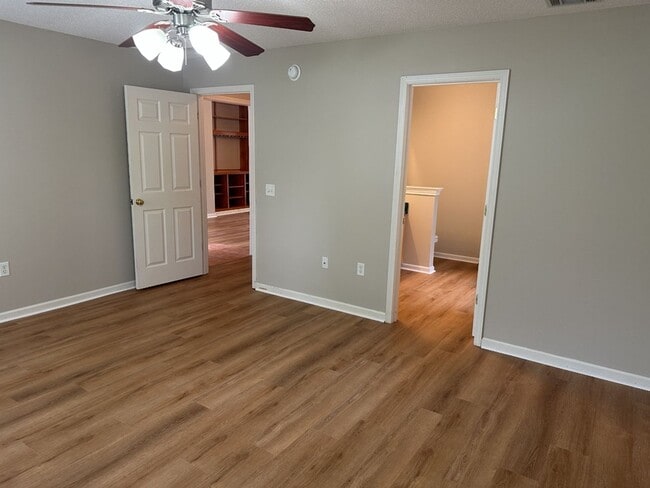 Building Photo - 355 Shady Oak Cir