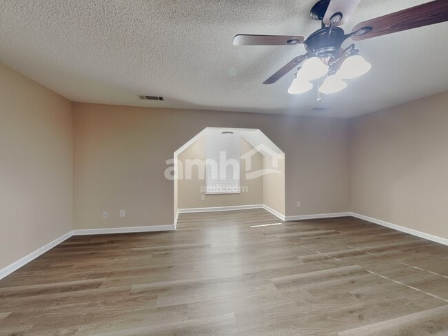 Building Photo - 76 Oak Springs Ln