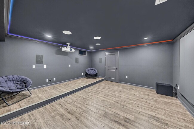Building Photo - 319 Tulip Ct
