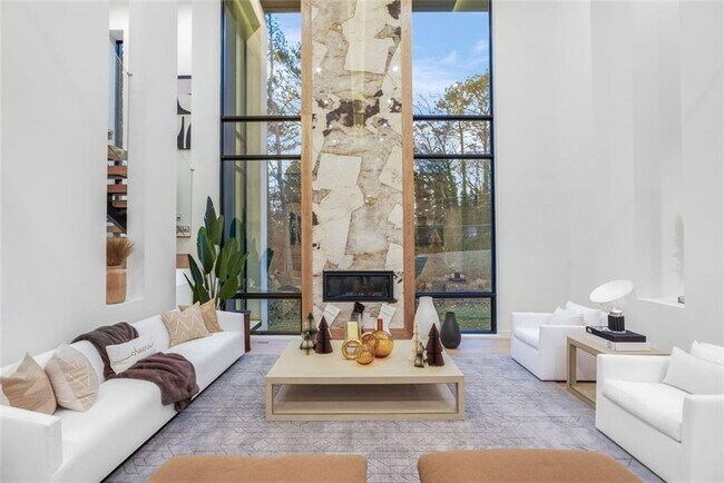 Building Photo - 1736 Cox Rd