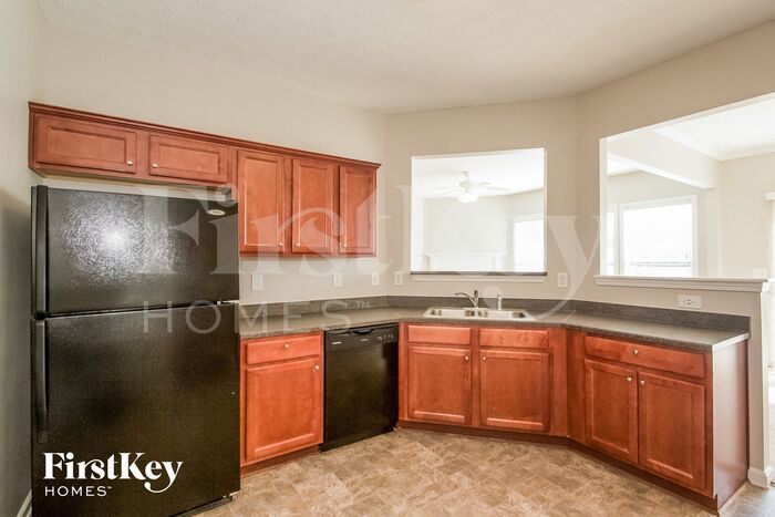 Building Photo - 731 Mountain Laurel Dr