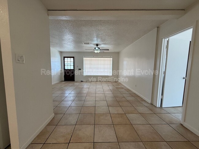 Building Photo - 3926 W Bethany Home Rd