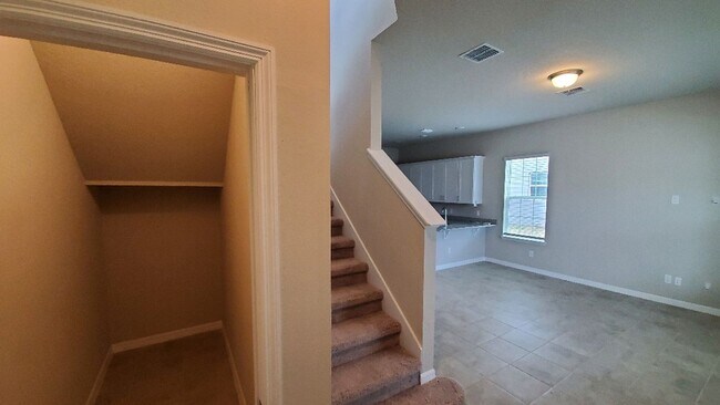 Building Photo - Lovely 4 bedroom townhome in Venetian Bay