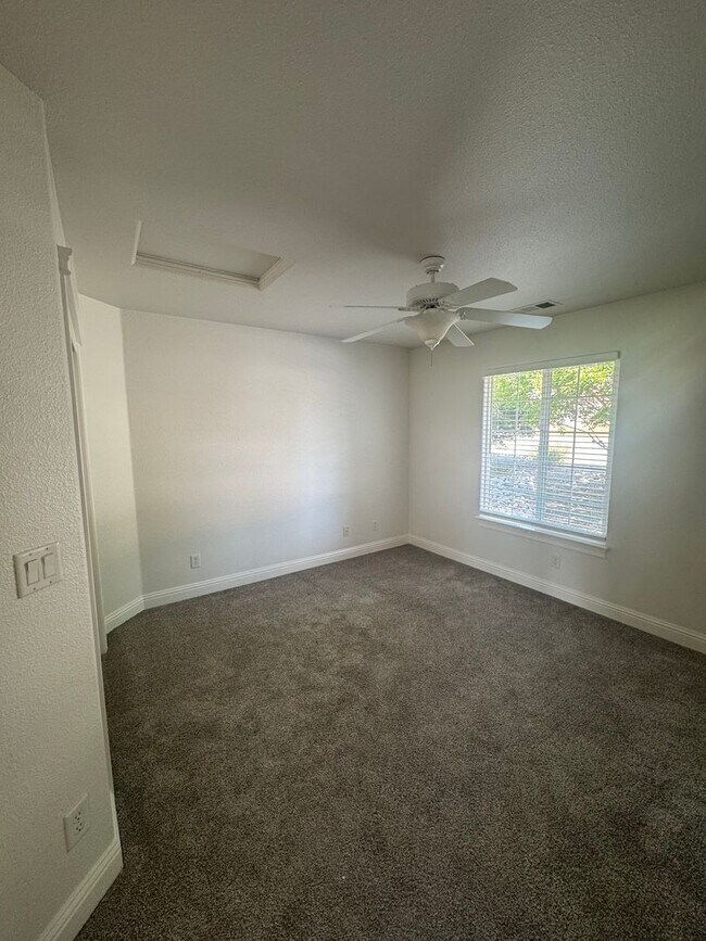 Building Photo - 4 BED/2 BATH IN REDDING IN THE WESTSIDE ES...
