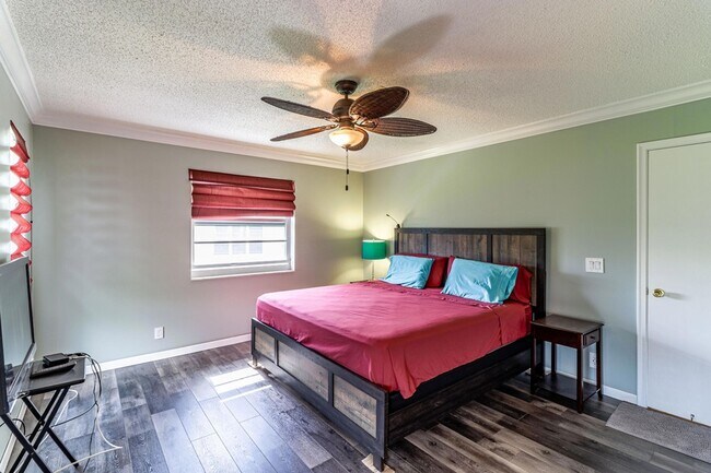 Building Photo - 2460 Juniper Dr
