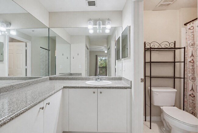 Building Photo - 350 Crestwood Cir