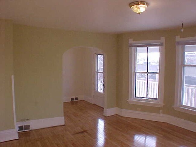 Building Photo - 219 E Mifflin St