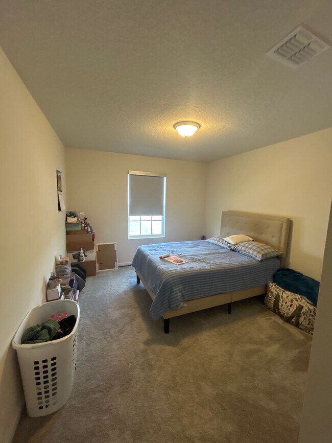 Building Photo - Beautiful and spacious 5/3 Kissimmee
