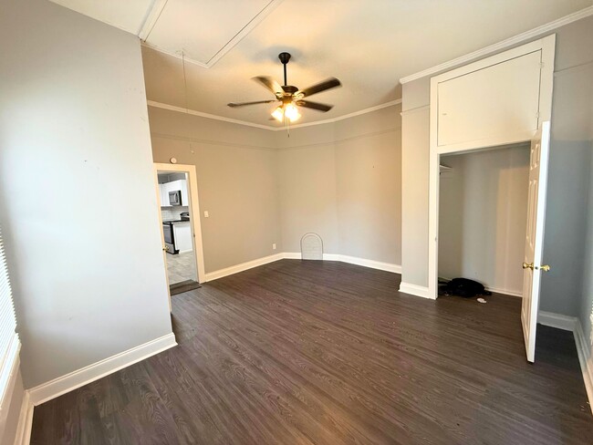 Building Photo - 302 G St