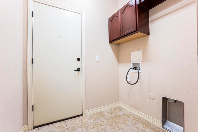 Building Photo - 7508 Wolf Creek Dr