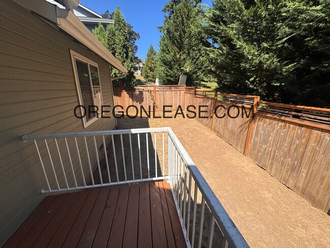 Building Photo - 3 bedroom 2 bath Cottage grove townhome