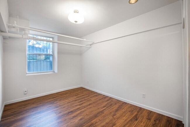 Building Photo - 7812 Hudson Ave