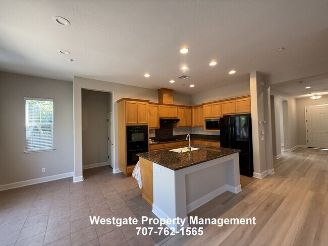 Building Photo - 1708 Southridge Dr