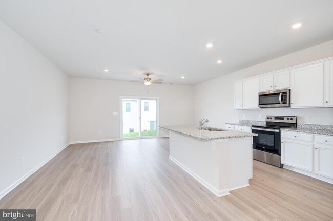 Building Photo - 73 Cramsford St