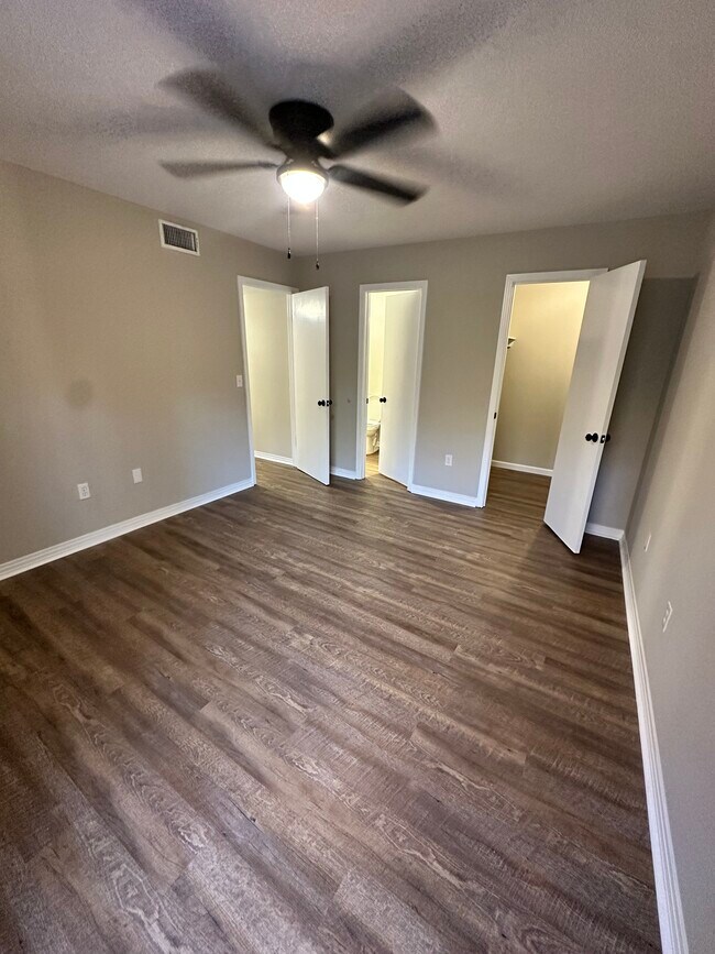 Building Photo - 20 Knights Cove