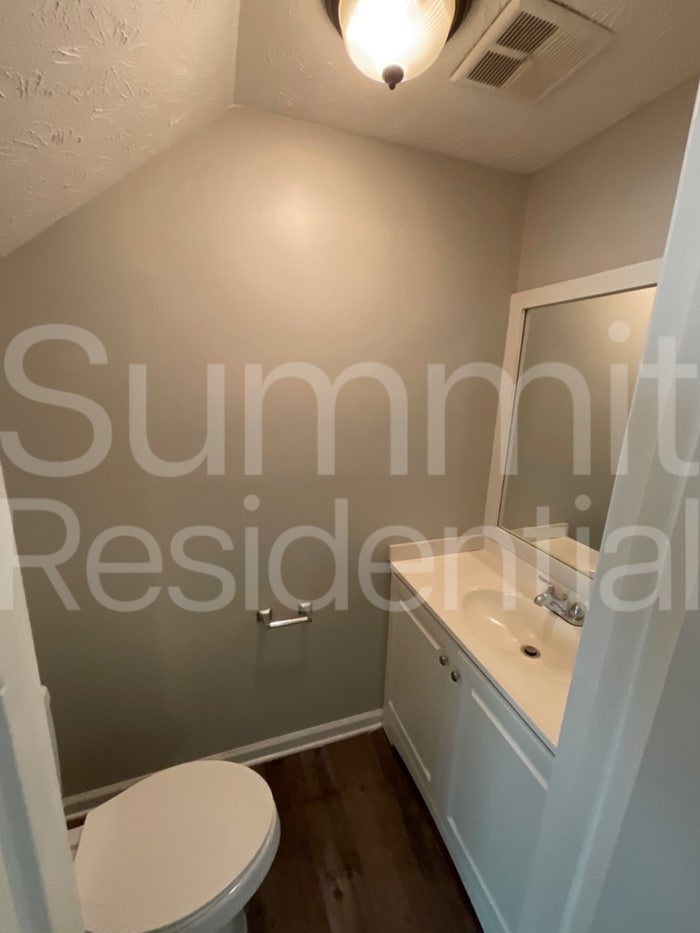 Building Photo - 5950 Stonewall Dr