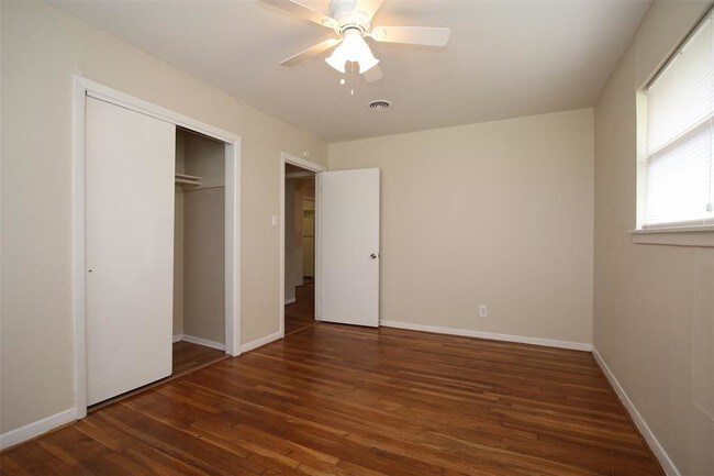 Building Photo - 8819 Timberside Dr