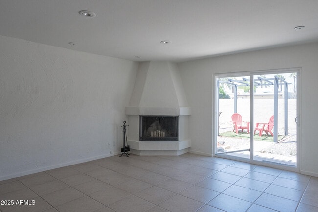 Building Photo - 153 Laguna Dr W