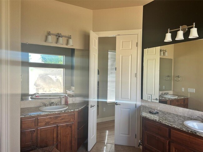 Building Photo - 30605 Chi Chi Dr
