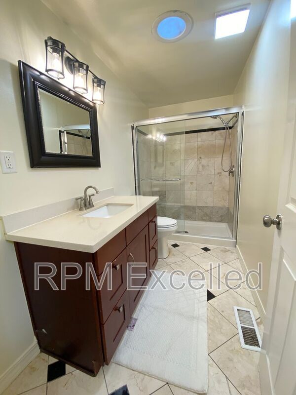 Building Photo - 3216 S 208th St