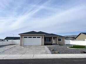 Building Photo - Modern Open Living in Ephrata