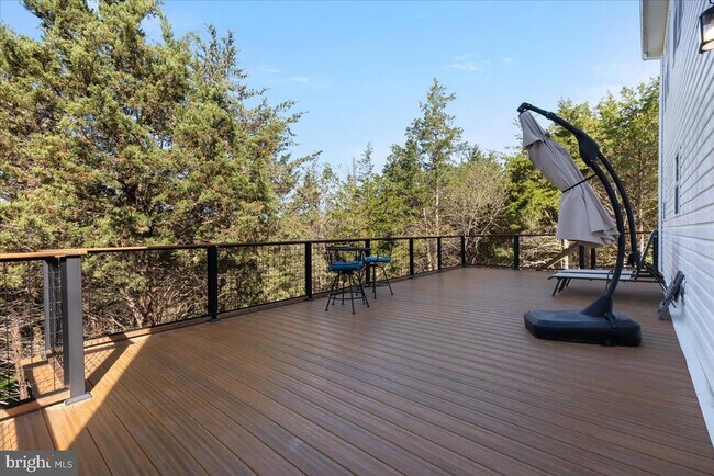 Building Photo - 321 Whispering Echos Dr