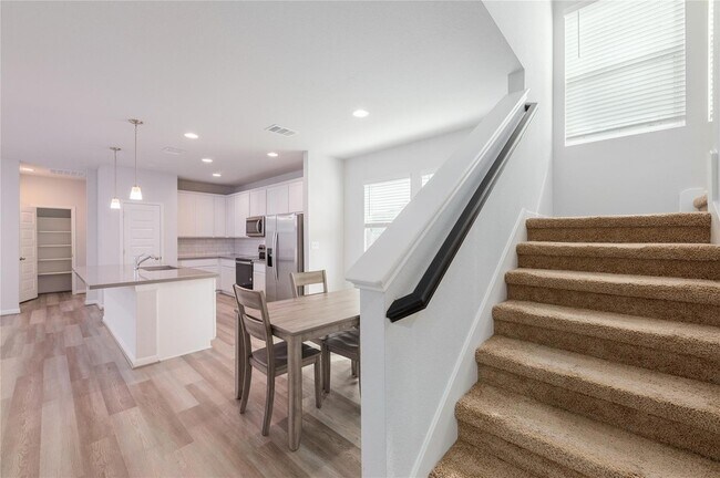 Building Photo - 301 Elm Br Trl
