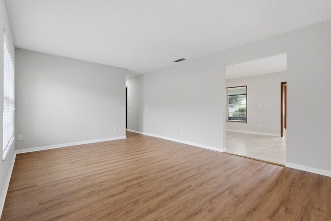 Building Photo - 14505 Farm Hills Pl