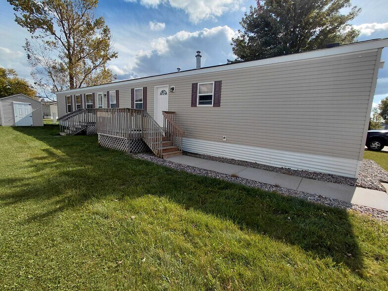 Building Photo - 2022 Mockingbird Pl NW