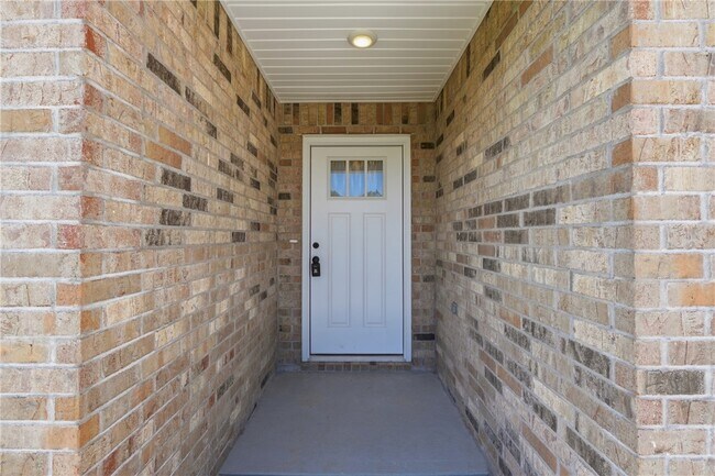 Building Photo - 5071 Vista Ave