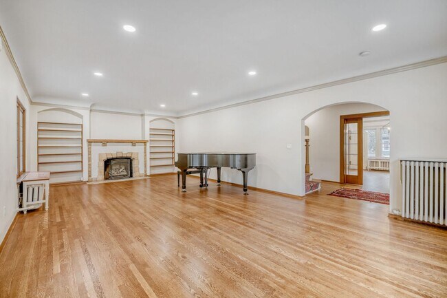 Building Photo - Capitol Hill Home