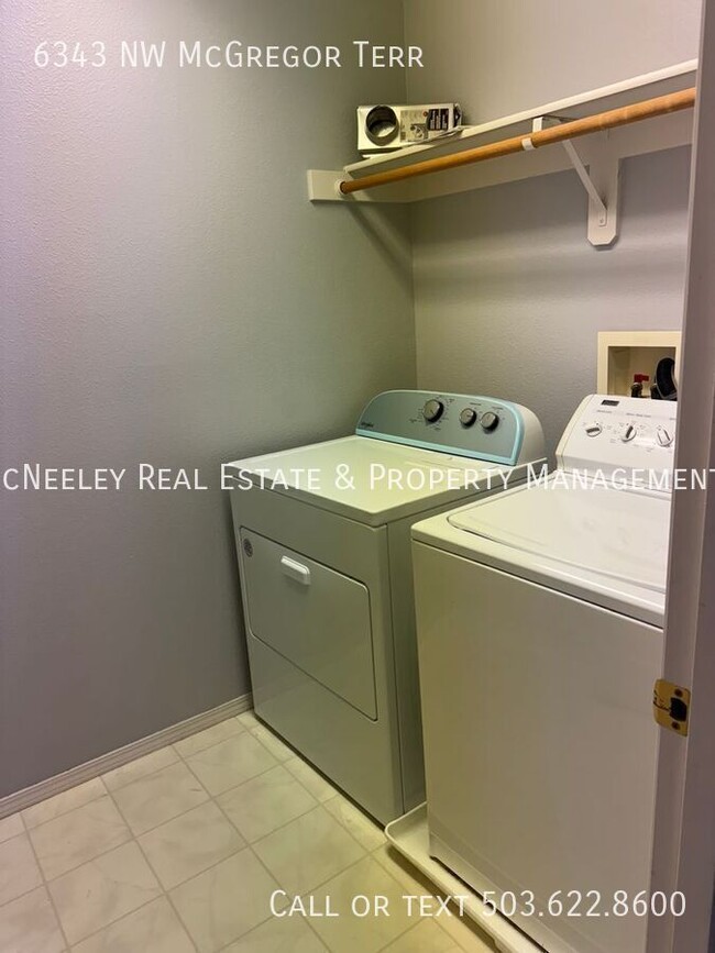 Building Photo - Air Conditioned, Kaiser Woods 3 Bedroom in...