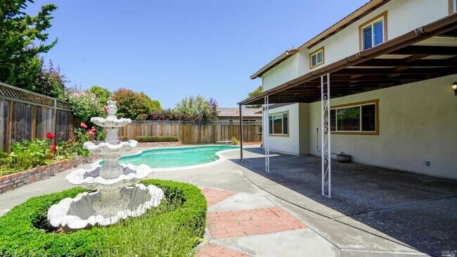 Building Photo - 58 Stanford Ct