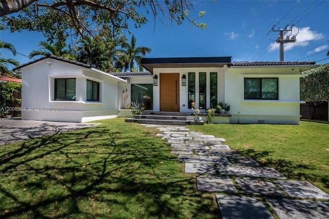 Building Photo - 115 SW 23rd Rd