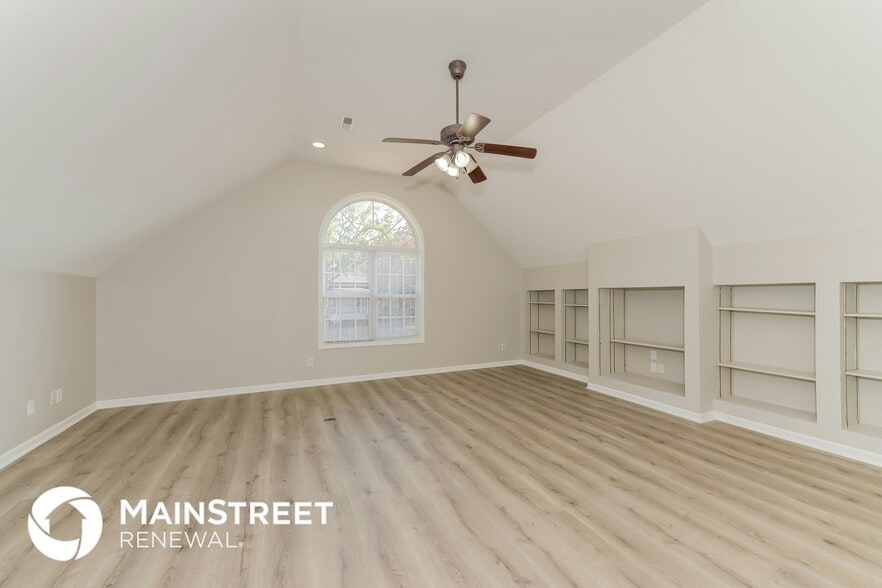 Building Photo - 4420 Benchmark Dr