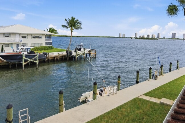 Building Photo - 1155 Lake Shore Dr