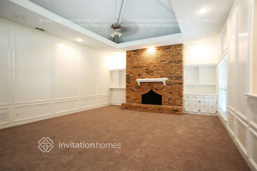Building Photo - 1409 Carriage Ln