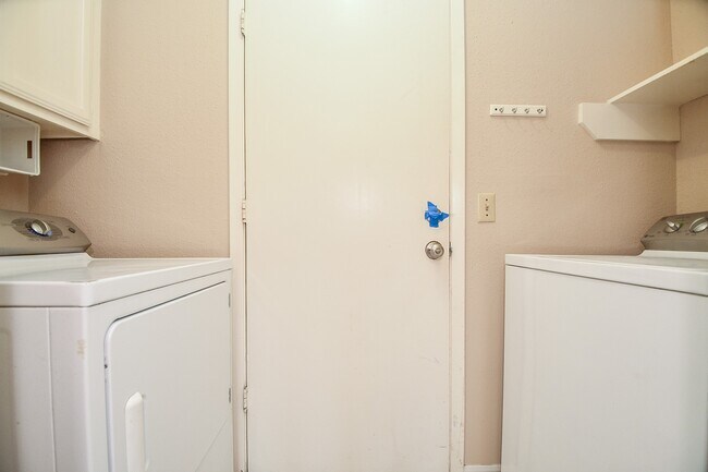 Building Photo - 3519 Cabin Pl