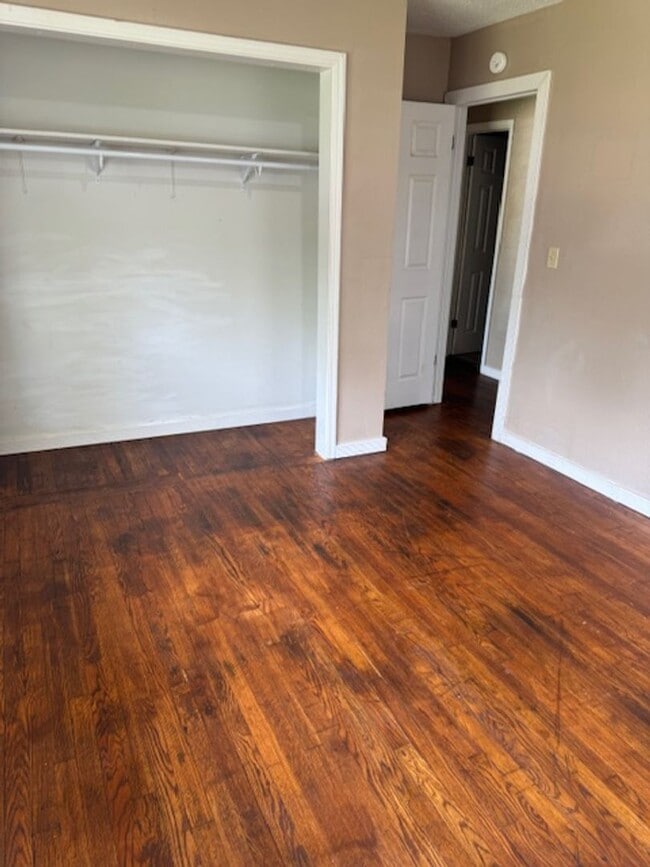 Building Photo - 1672 S Maple Ave