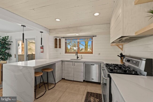 Building Photo - 209 Front St