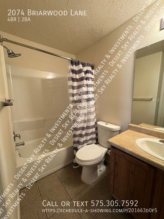 Building Photo - 2074 N Briarwood Ln