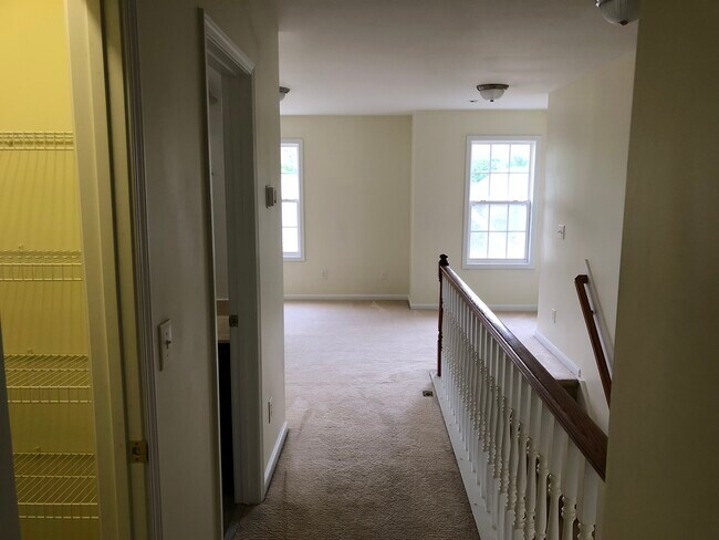 Building Photo - 1147 Pebble Creek Xing