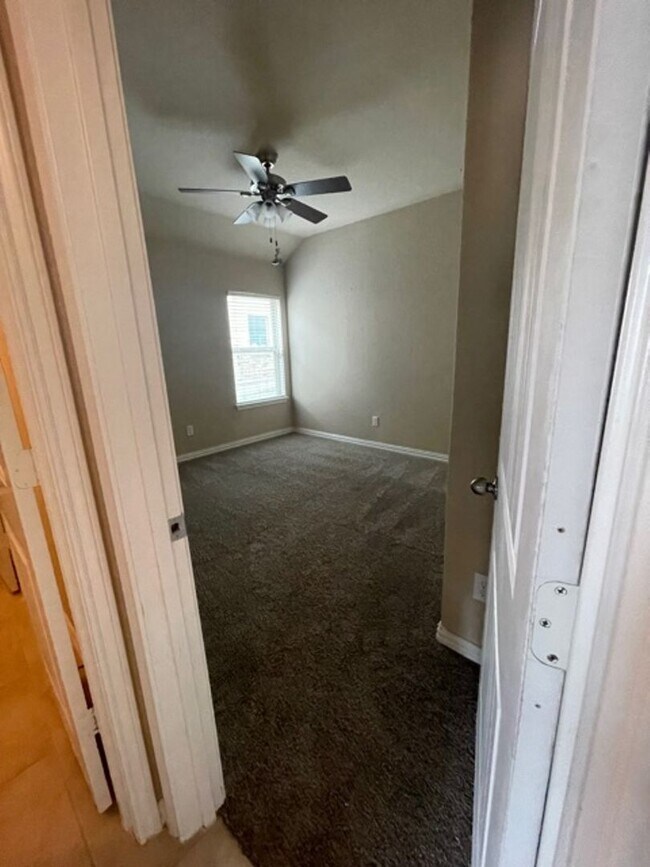 Building Photo - Move-In Ready! Stunning 1.5-Story Home wit...