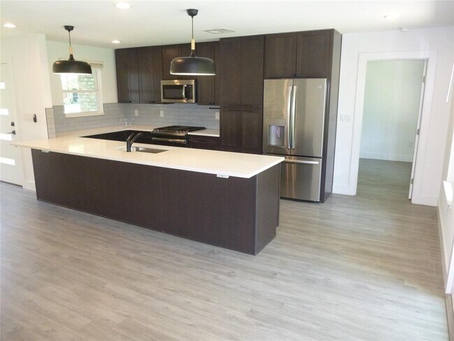 Building Photo - 7503 Eastcrest Dr