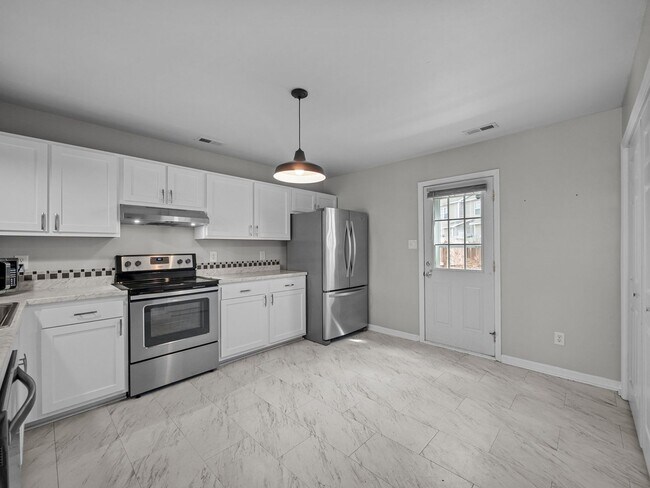 Building Photo - Welcome to Marsh Oaks!