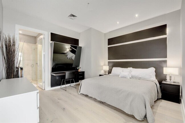 Building Photo - 555 E 5th St.